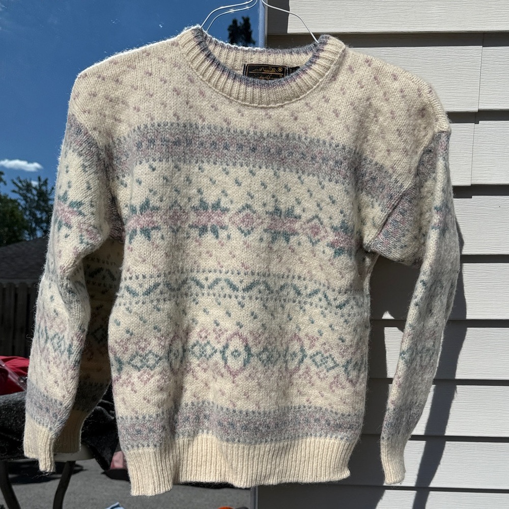 Eddie Bauer Women’s Cream Patterned Sweater